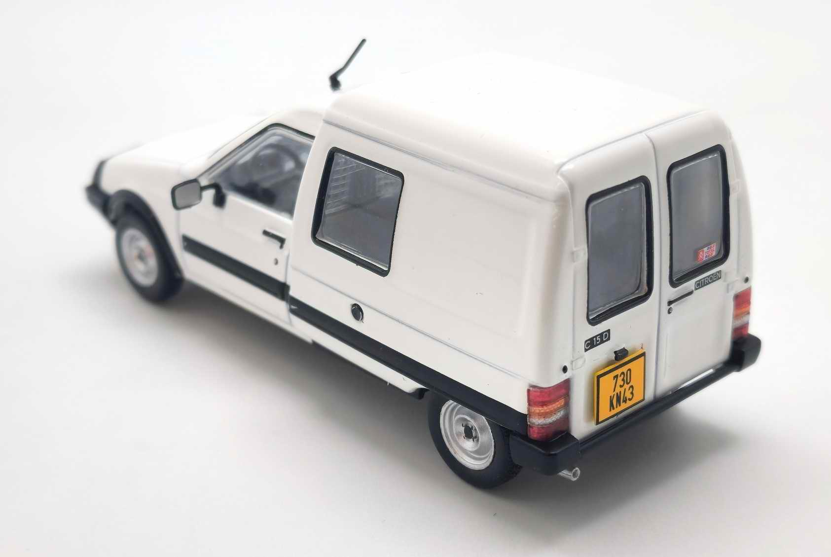 CITROeN C15D diesel 1984 Blanche Voiture de Collection 1/43