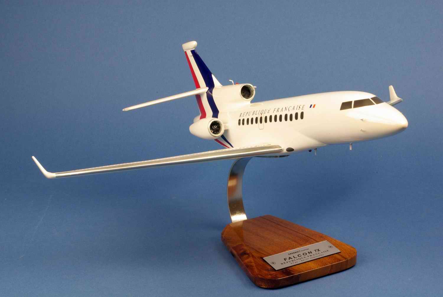 Maquette avion Falcon 7X République Française ET 00.060 BA107 Villacoublay 1/48