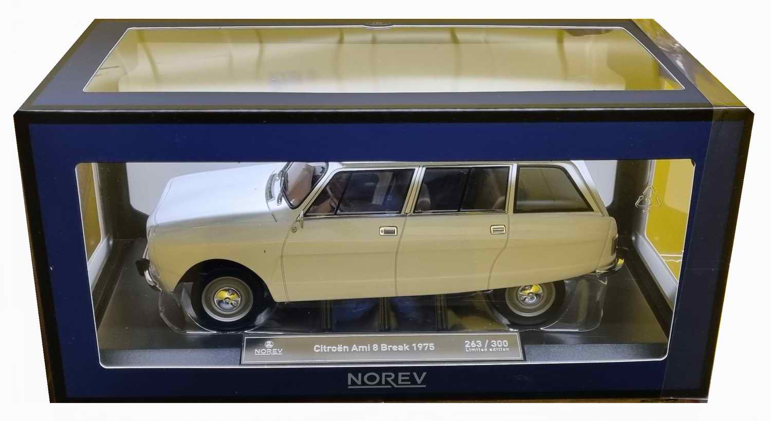 Voiture Miniature CITROEN Ami 8 break blanche 1/18 NOREV