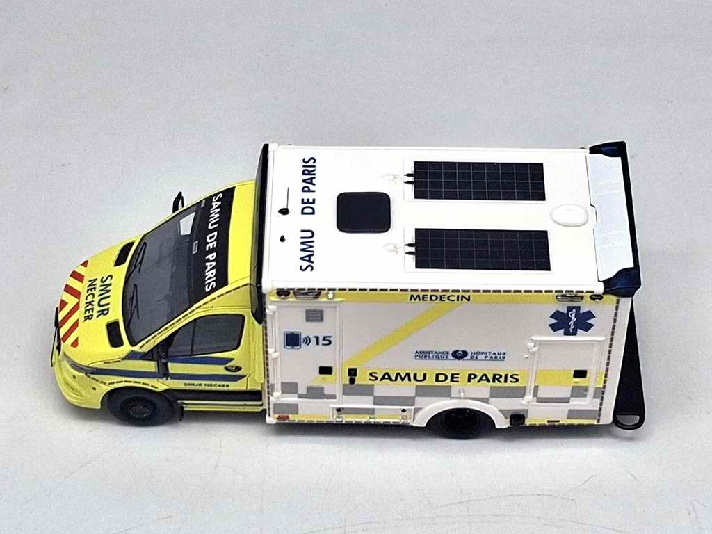 Miniature Ambulance de réanimation MERCEDES SprinterWAS AR SAMU75 Hôpital Necker 1/43