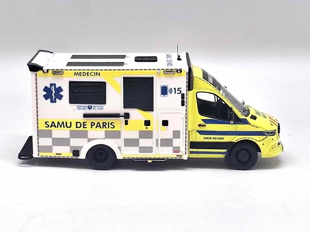 Miniature Ambulance de réanimation MERCEDES Sprinter WAS AR SAMU 75 Hôpital Necker 1/43