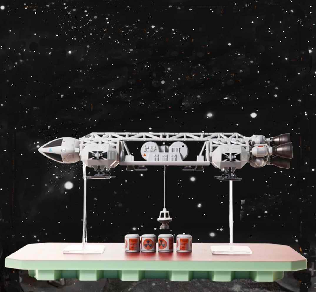 Maquette Vaisseau spatial Eagle Treuil Transporteur Déchets Nucléaires Cosmos 1999
