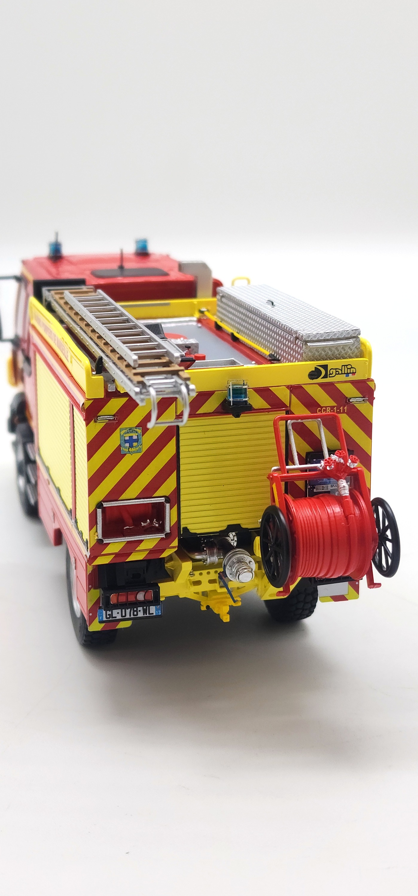 Miniature Camion de Sapeurs Pompiers RENAULT D14 CCRM BMPM Marseille 1/43 Alerte