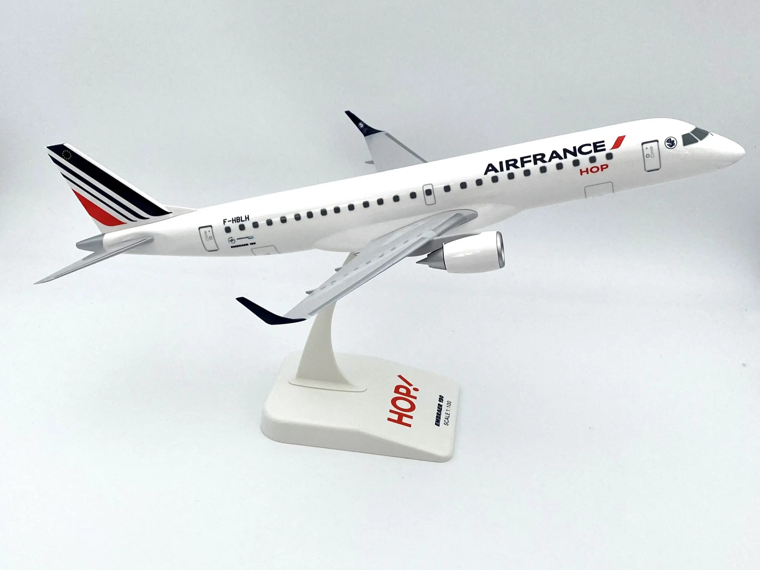 Maquette avion HOP ! For AIR FRANCE EMBRAER 190 au 1/100 F-HBLH