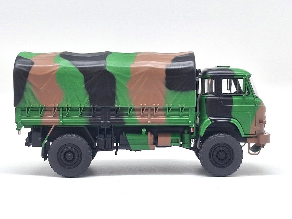 Miniature Camion militaire RENAULT TRM4000 armée de Terre Camouflage Centre Europe 1/43