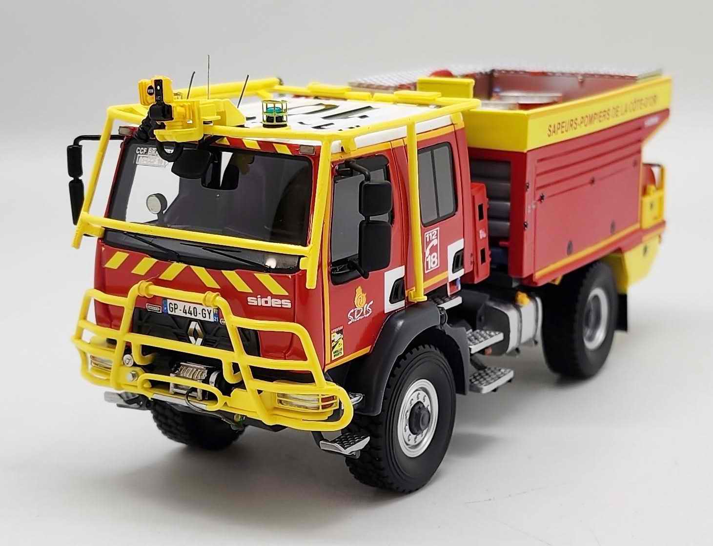 Miniature Camion de Sapeurs Pompiers RENAULTD14 4x4 Sides CCF SDIS 21 cote d'or 1/43 Alerte