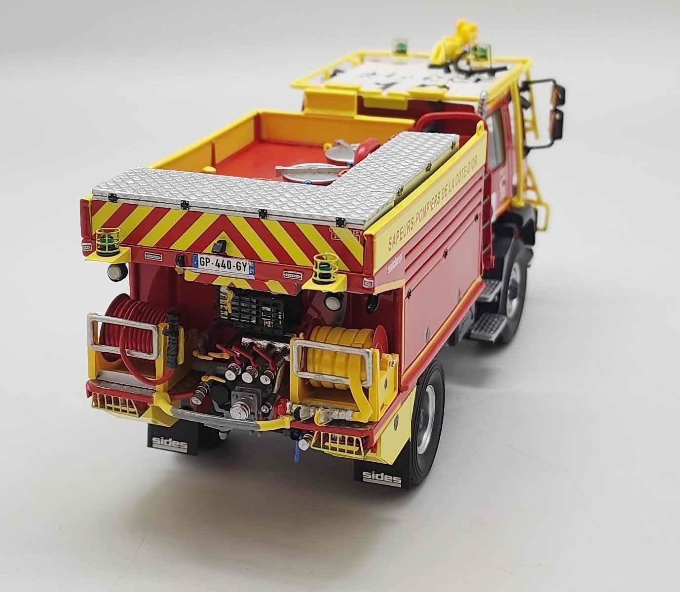 Miniature Camion de Sapeurs Pompiers RENAULT D14 4x4 Sides CCF SDIS21 cote d'or 1/43 Alerte