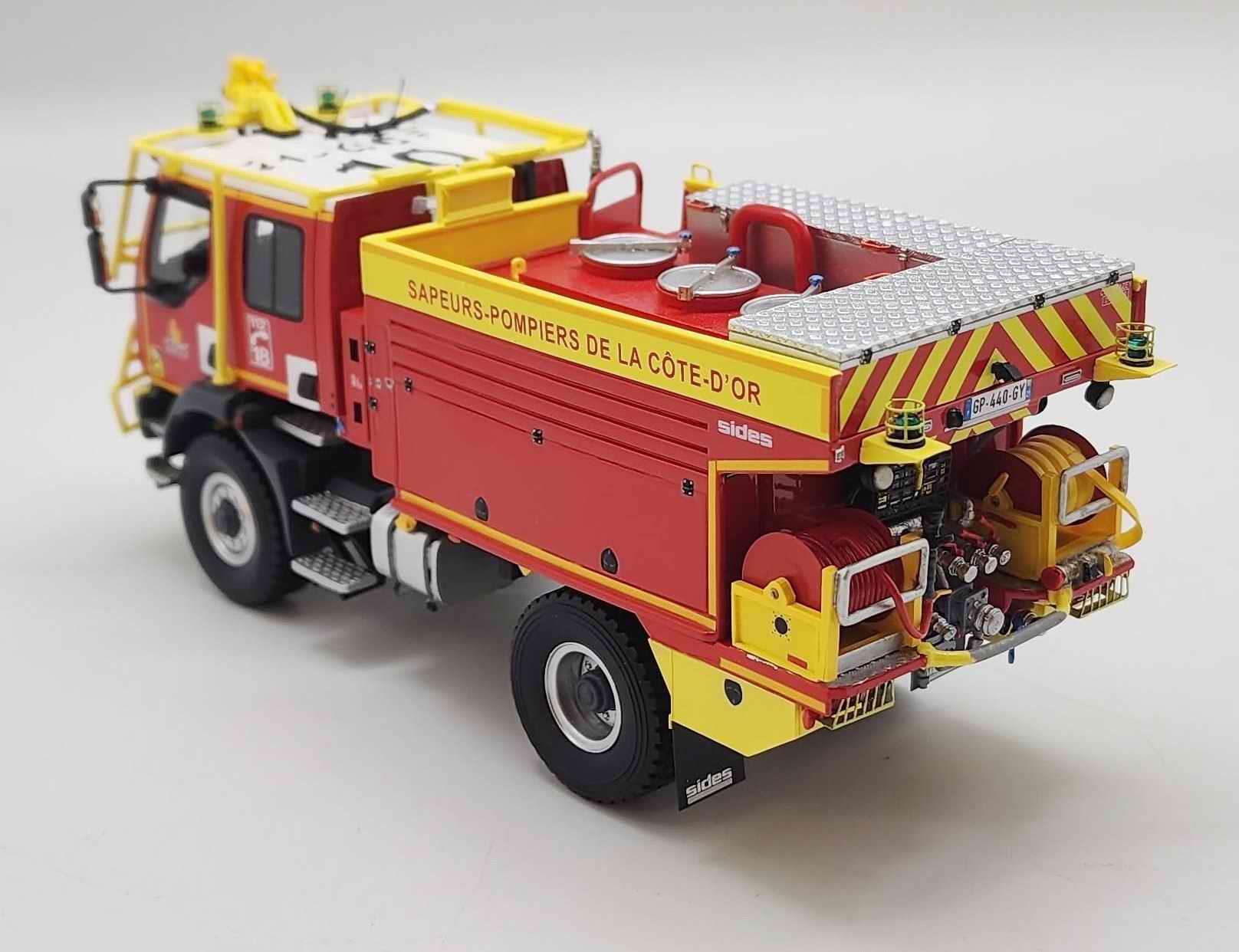 Miniature Camion de Sapeurs Pompiers RENAULT D14 4x4 Sides CCF SDIS 21 coted'or 1/43 Alerte