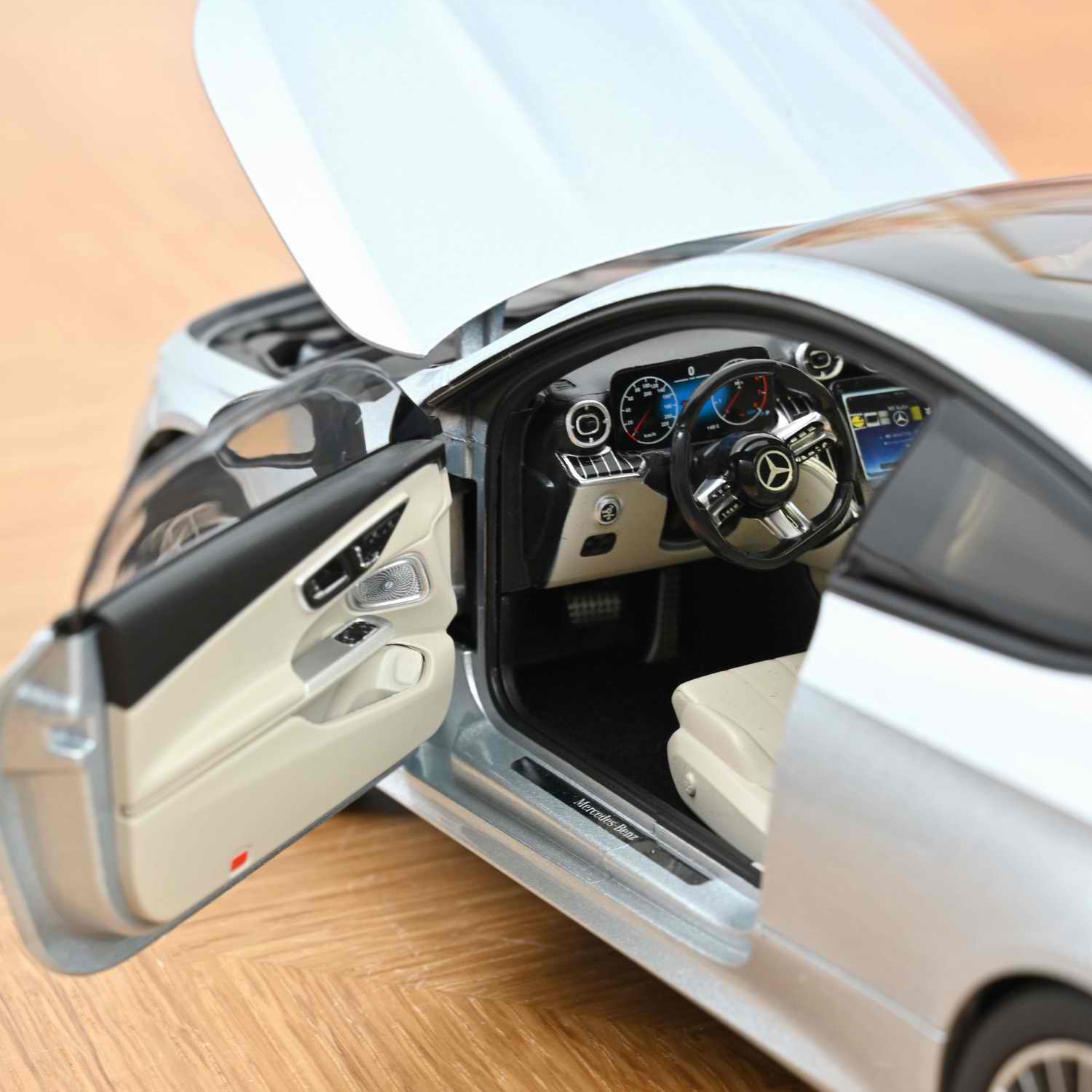 Voiture miniature MERCEDES CEL Coupé 2024 Argent High-Tech 1/18 NOREV
