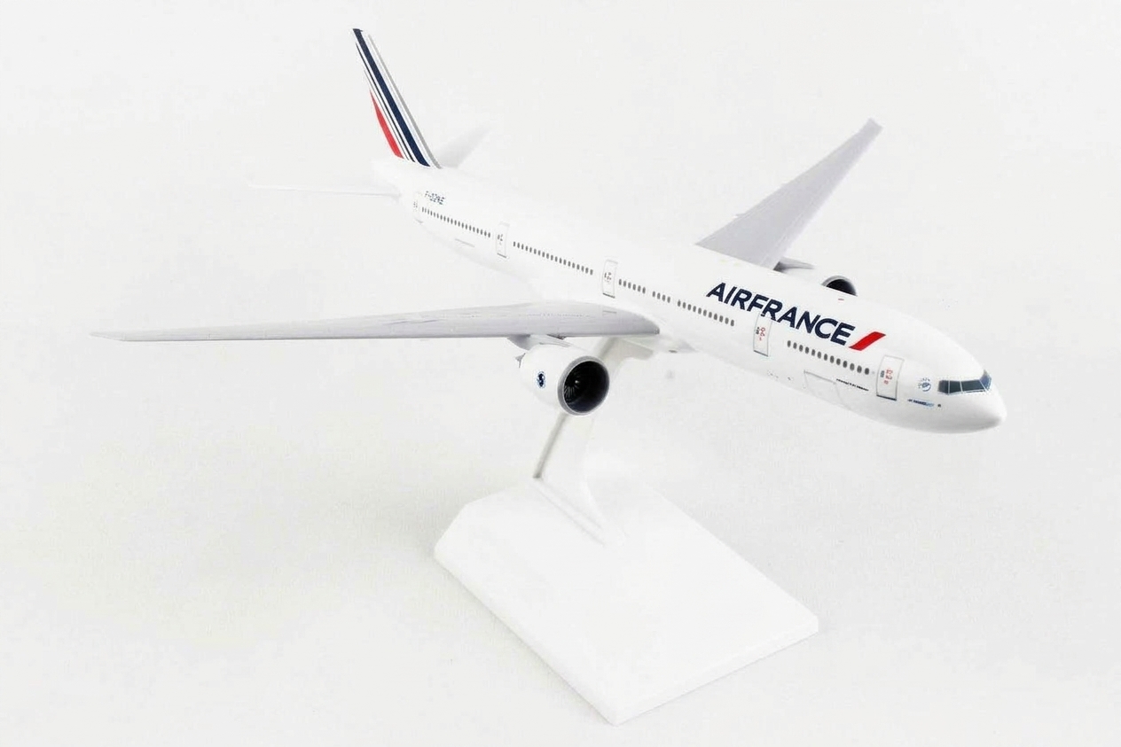 Maquette avion de ligne BOEING 777-300ER AIR FRANCE F-GZNE 1/200