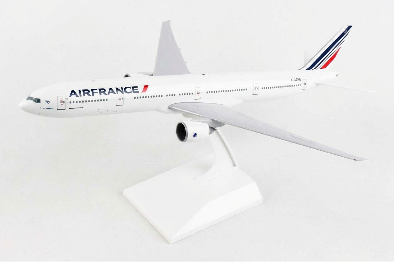 Maquette avion de ligne BOEING 777-300ER AIR FRANCE F-GZNE 1/200