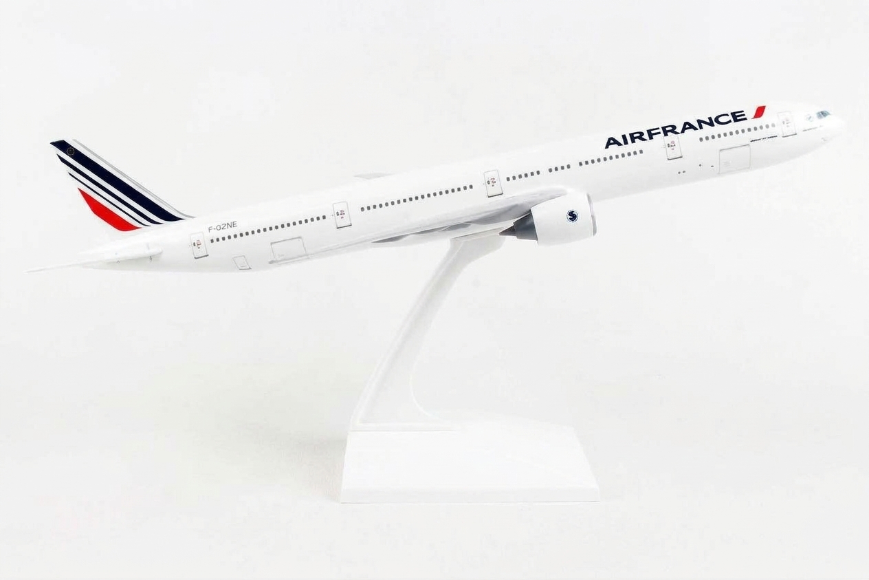 Maquette avion de ligne BOEING 777-300ER AIR FRANCE F-GZNE 1/200